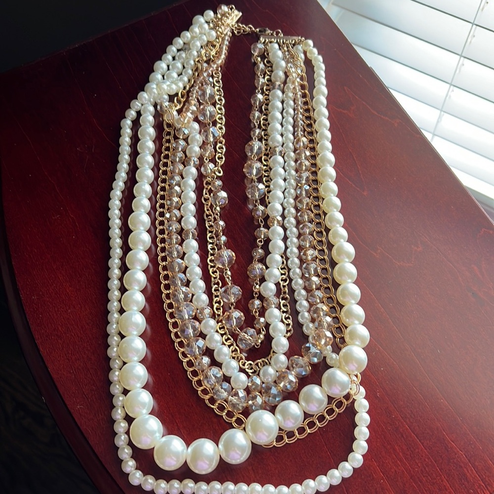 Gold and pearl layer necklace
